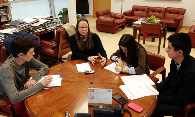 Alumnos entrevistan Consejería de Presidencia